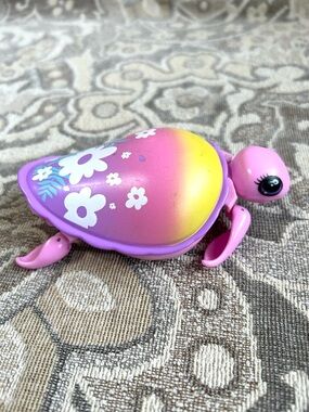 Little Live Pets Interactive Turtle “Lil’ Beach Bloom” Swims in Water & Crawls